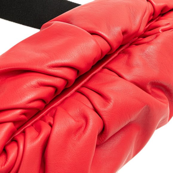 Bottega Veneta The Pouch Body Bag in Red and Black Leather for Women - Picture 7 of 12